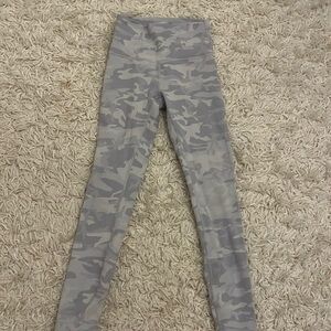 Grey camo lululemon leggings size 4 lightly used but great condition!